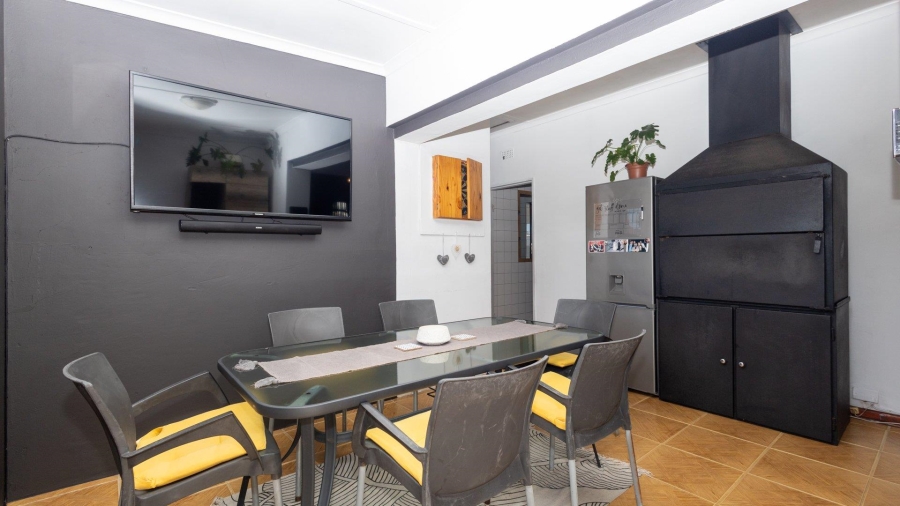 5 Bedroom Property for Sale in Avondale Western Cape